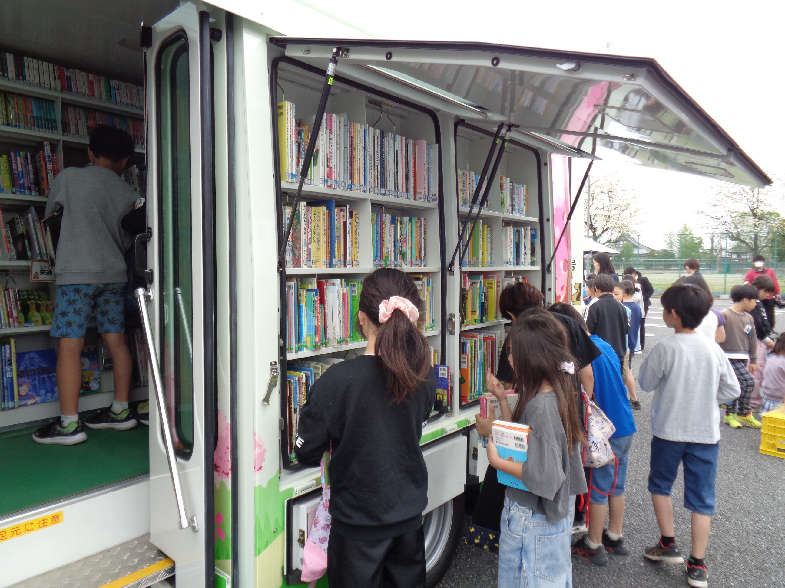 移動図書館『ほきいち号』の写真